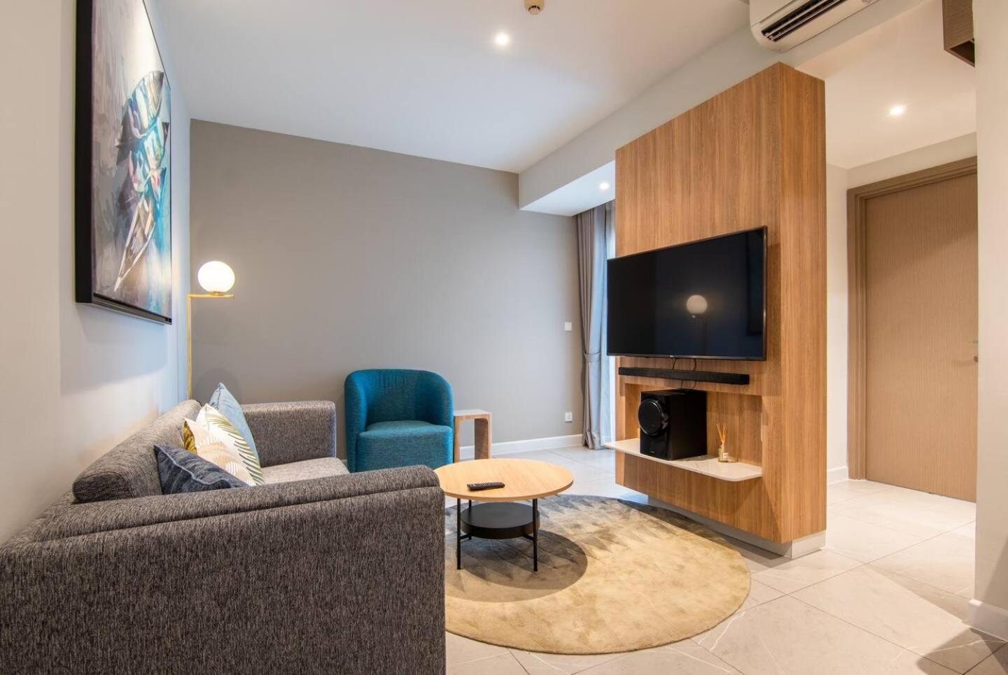 Luxury 2 Or 3Br Apartment In Dist 1 N Pool, Gym, Airport Pickup Хошимин Екстериор снимка