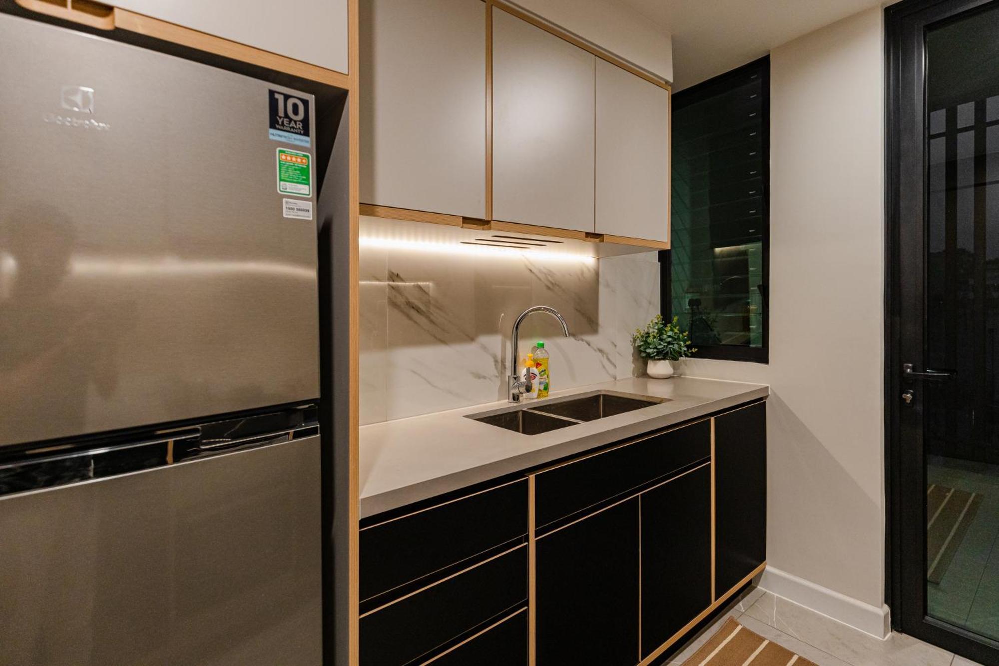Luxury 2 Or 3Br Apartment In Dist 1 N Pool, Gym, Airport Pickup Хошимин Екстериор снимка