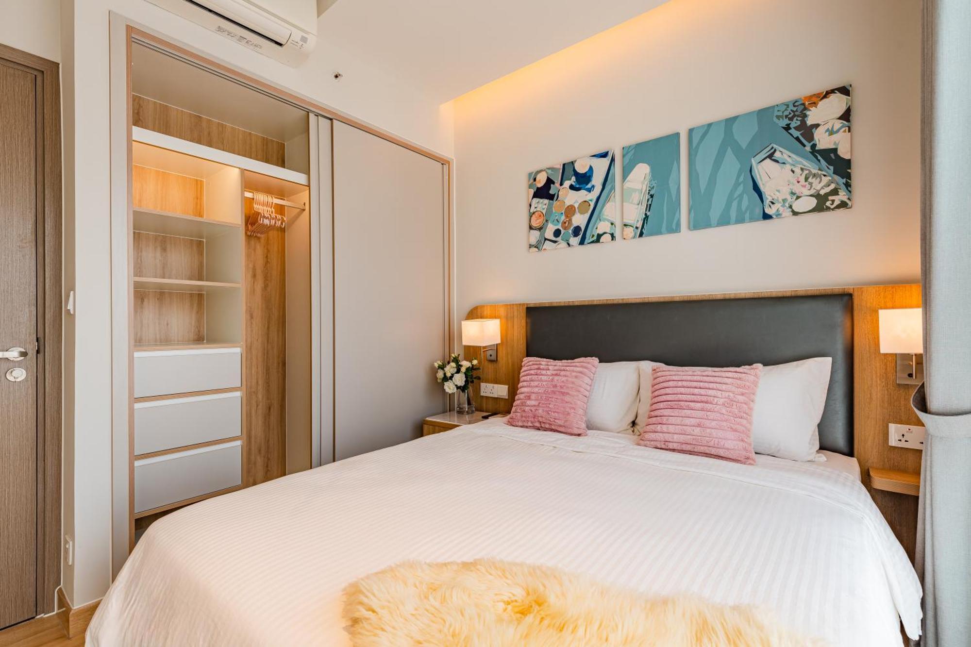 Luxury 2 Or 3Br Apartment In Dist 1 N Pool, Gym, Airport Pickup Хошимин Екстериор снимка