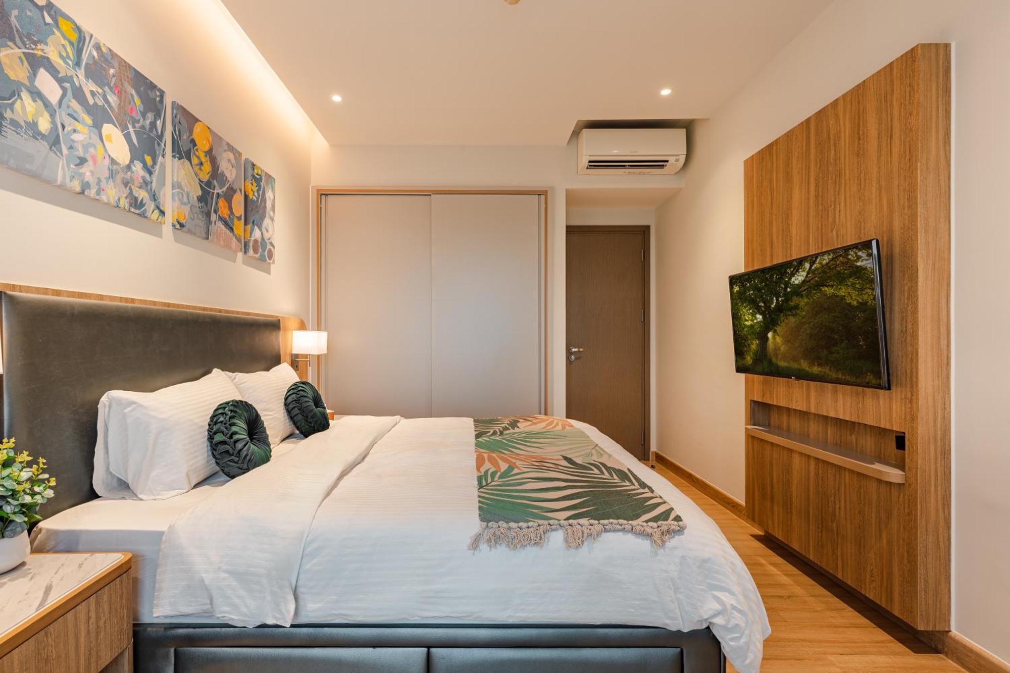 Luxury 2 Or 3Br Apartment In Dist 1 N Pool, Gym, Airport Pickup Хошимин Екстериор снимка